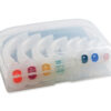 Gegnsær plastbox með litlitum lyklahringjum í röð