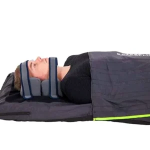 Evacuation dýna Premium Kit sjúklingur liggur í dýnu með höfuðólar